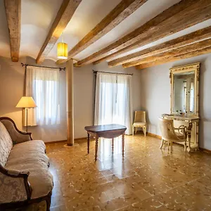 Lo Palauet De La Muralla Frühstückspension